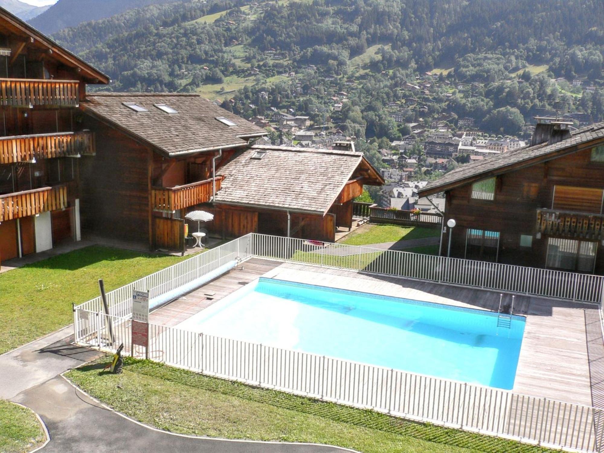Appartement Saint Gervais: Ski-In, City Views & Shared Pool Exterior photo