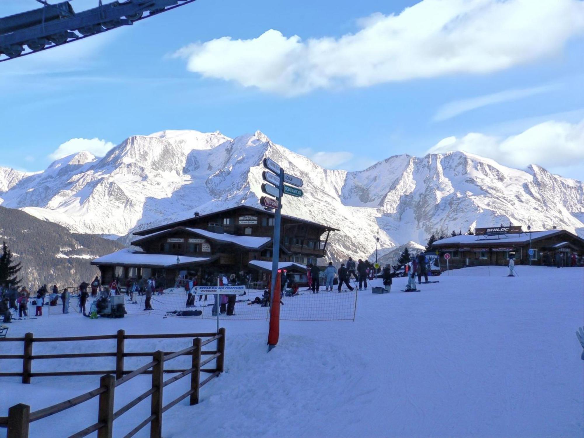 Appartement Saint Gervais: Ski-In, City Views & Shared Pool Exterior photo
